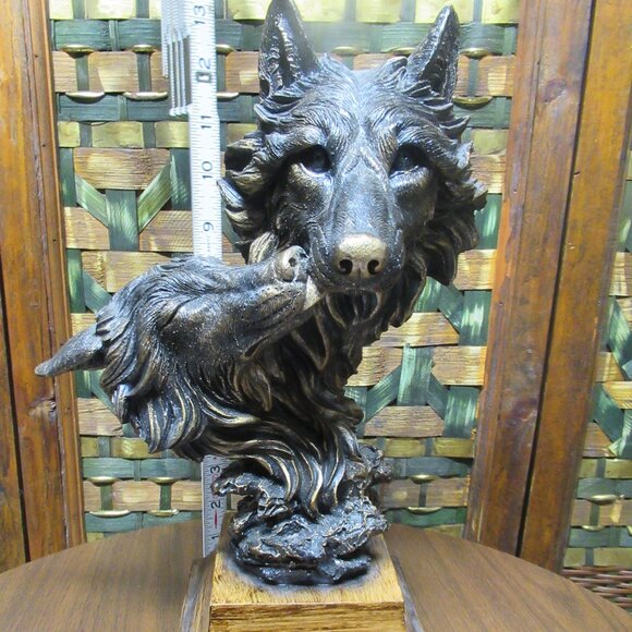 Resin and Wood Wolf Bronzed Wildlife Statue - Picture 10 of 11